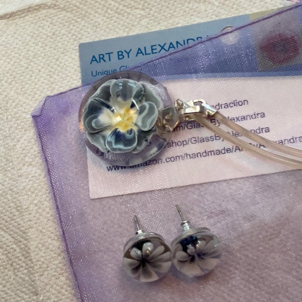 PENDANT AND MATCHING EARRING NEW - Picture 3 of 8
